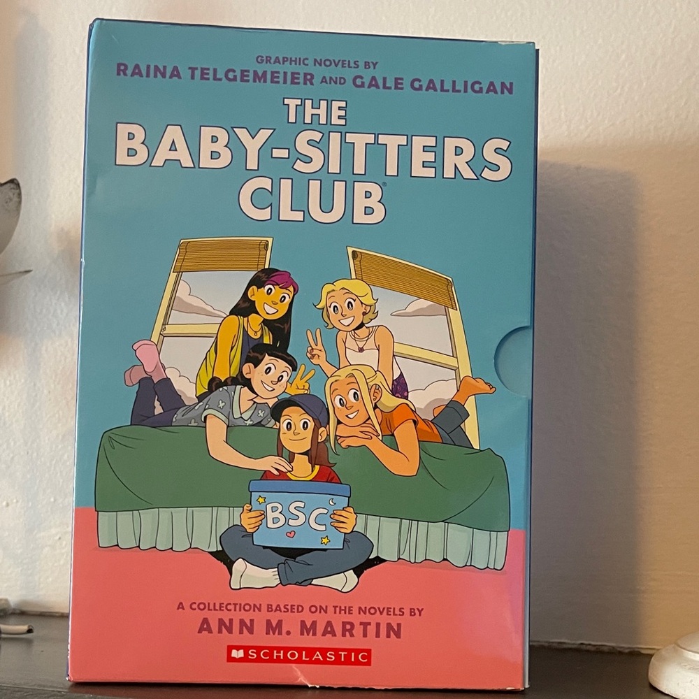 Scholastic The Baby-Sitters Club Graphic Novel Box Set - Blue and Pink